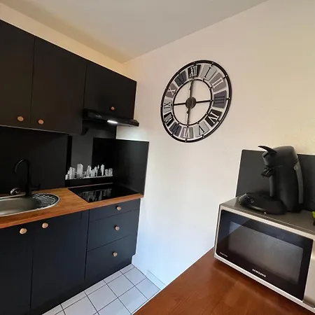 Apartmán Proche Metro B & Hyper Centre *